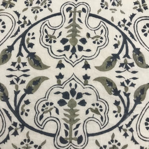 Tela de Algodón Estampada a Mano con Motivo Floral Árabe Clásico en Azul Marino y Verde Oliva sobre Base Natural - Product Image 3