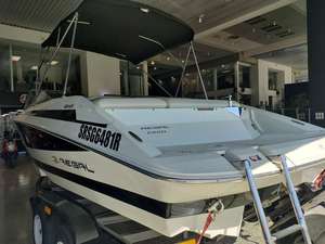 2003 Yacht de luxe Regals- 220 avec 6.2Lt V8 Mercruiser Engine Bravo 3 Dual Prop Gearbox Carbon Fiber Hull à vendre - Product Image 2