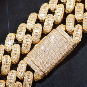 Pulsera de eslabones cubanos con moissanita de corte baguette de 25 mm - Pulsera 100% hecha a mano de plata de ley 925, completamente engastada, de la India - Product Image 2