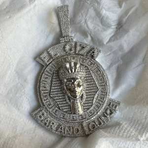 Colgante Personalizado de Estilo Elegante con Moissanita VVS de Corte Redondo de 21 Quilates Chapado en Oro, Regalo de Aniversario para Hombre, Plata de Ley 925 - Product Image 4