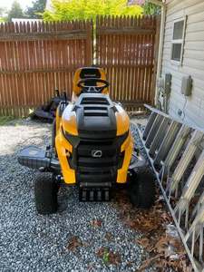 Tractor Cortacésped Usado Cub Cadet XT1 LT46, 22HP, 46 Pulgadas, Transmisión Hidrostática a Gasolina, para Granja y Jardín - Product Image 1
