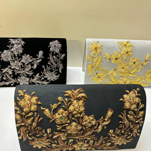 กระเป๋าราตรีที่ได้รับแรงบันดาลใจจากมรดกทางวัฒนธรรมคุณภาพสูงที่มีเส้นด้ายโลหะที่ประณีตและเน้นการตกแต่งจากผู้จำหน่ายอินเดีย - Product Image 1