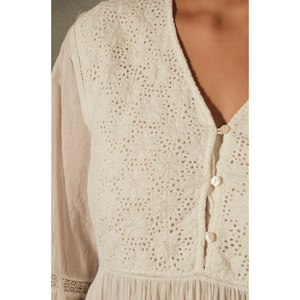 Vestido de Fiesta AMVI Blanco con Encaje, Cuello Halter, Volantes y Lazo Decorativo, Tallas XS-XXL, Largo Maxi, Suministro ODM, Forro de Spandex a Rayas y Liso - Product Image 2