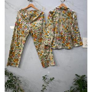 ชุดนอนผ้าฝ้ายพิมพ์ลายคลาสสิกสำหรับฤดูร้อน เนื้อผ้านุ่ม ดีไซน์แบบดั้งเดิมของอินเดีย แห้งเร็ว ระบายอากาศได้ดี แขนยาว ใส่ได้ทุกวัน - Product Image 2