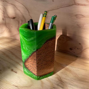 Portalápices de Resina y Madera Ecológico de Lujo, Hecho a Mano, con Forma Personalizada y Diseño de Modelo, Decoración Artística y Coleccionable - Product Image 1