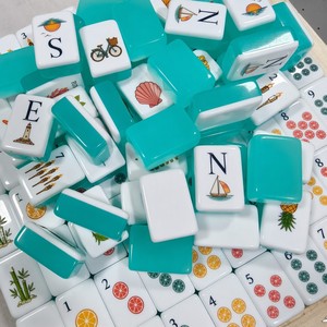 Nouvelles tuiles de mahjong américaines modernes en acrylique double couche, vert gelée, grande taille, design original, vente en gros - Product Image 1