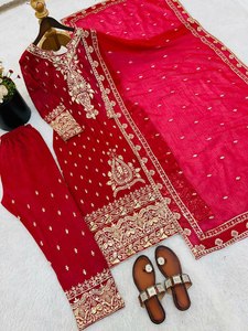Ensemble Salwar Kameez trois pièces style cachemire en fausse fourrure avec broderies lourdes et dupatta assortie – Vente en gros - Product Image 6