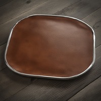Plateau en cuir décoratif avec espace généreux et savoir-faire raffiné conçu pour améliorer toute surface de table ou de rangement