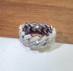 Bagues tendance pour hommes, personnalisables avec nom, en moissanite taille diamant, plaquées or 18 carats, certifiées IGI - Product Image 2