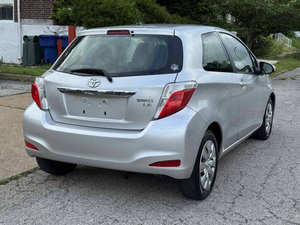 Voiture d'occasion de qualité et abordable, Toyota Yaris 3 portes 2014, conduite à gauche - Product Image 5