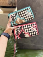 Neue Designer-Geldbörse mit Schnitzereien, stilvolles Karomuster, Geldbörse aus Fellleder, vielseitig einsetzbar, Handgelenktasche, Leder-Geldbörsen