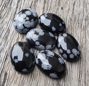 Vente en gros de cabochons en obsidienne noire naturelle certifiée IGI Lavira, pierres précieuses en vrac, forme poire calibrée, coupe ovale, dos plat - Product Image 5