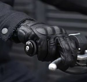 Gants d'équitation de moto en cuir avec sécurité et confort pour les sports de plein air fabriqués au Pakistan - Product Image 2