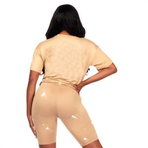 Conjunto de Camiseta y Pantalones Cortos Deportivos para Mujer, Suave y Cómodo, Ropa Deportiva de Dos Piezas a la Moda, Talla Personalizada, Conjunto de Fitness Cómodo - Product Image 3