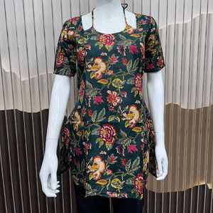 Trendy Floral Print <b>Top</b> Paired with Classic Denim - Product Image 1