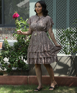 Robe modeste pour femme Robe à manches papillon en soie imprimée Sari Taille haute Trois couches Jupe mi-longue pour femme pour l'été et la fête - Product Image 5