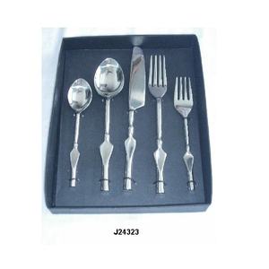 Ensemble de couverts en acier de haute qualité avec manche rond en résine verte Autre couleur disponible Ensemble de couverts de 4 pièces Ensemble de dîner Hotel & Home - Product Image 3