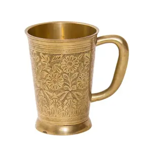 Chope à bière en laiton de qualité supérieure de style vintage avec motif floral gravé à la main - Product Image 1