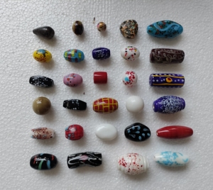 Perles en verre ovales sur mesure avec finition métallique brillante pour la fabrication de bijoux, tailles personnalisées pour colliers et bracelets, destinées aux créateurs et à la revente - Product Image 5