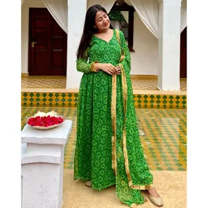 Conjunto de Traje de Gasa Verde Puro para Mujer Aarya - Product Image 5