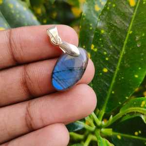 Excellent pendentif de fiançailles en Labradorite bleue naturelle de qualité supérieure Style vintage en argent sterling plaqué or percé taille 20x12x5 - Product Image 3