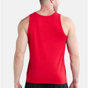 La camiseta sin mangas que absorbe la humedad para hombres le ayuda a mantenerse fresco y seco durante los entrenamientos o actividades al aire libre - Product Image 2