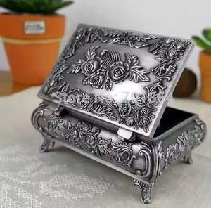 Caja de anillo rectangular personalizada de tendencia Soporte de exhibición de joyería de alta calidad exclusivo con patrón cuadrado - Product Image 3