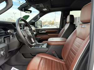 GMC Sierra 2500HD Denali Ultimate Crew Cab 4WD Diésel R20 2024 Usada en Buen Estado, Volante a la Izquierda, Cuero Oscuro - Product Image 5