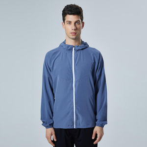 เสื้อแจ็คเก็ตกันลมมีฮู้ดสำหรับเล่นกีฬากันลมมีซิปแบบเต็มสีพื้นเป็นมิตรกับผิวสินค้าใหม่ - Product Image 3