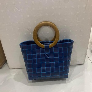 Venta al por mayor de bolsas de plástico reciclado a la moda hechas a mano en Vietnam cierre de cremallera bordado y decoración de cuentas - Product Image 1