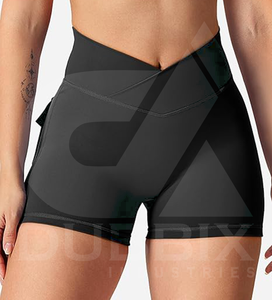 Short d'entraînement Scrunch avec poches Short de motard 100% Polyester Personnalisable Logo Autocollant Couleur Short pour femme - Product Image 1