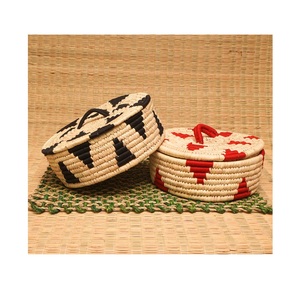 Panier d'herbe Sabai tissé à la main avec tissage artisanal durable pour le rangement décoratif et les intérieurs modernes durables écologiques - Product Image 3