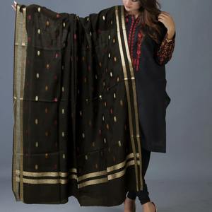 ผ้าคลุมไหล่แคชเมียร์ขนสัตว์สไตล์วินเทจคุณภาพสูงสำหรับผู้หญิง มีหลายขนาดให้เลือก ขายส่งสำหรับผ้าคลุมไหล่แบบดั้งเดิม - Product Image 4