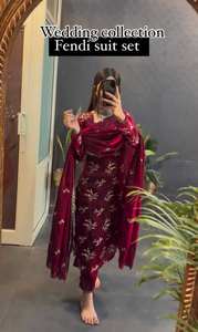 Costume de designer pakistanais Georgette Salwar avec broderie, longue robe pakistanaise Salwar Kameez Dupatta pour mariage - Product Image 2