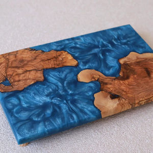 Planche à découper en bois époxy de qualité supérieure, design unique en résine, idéale pour servir des fruits, des légumes et du fromage, fabriquée à la main en Inde - Product Image 1