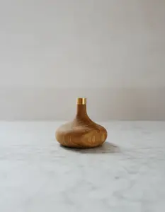 Le bougeoir en bois de luxe ajoute une touche sophistiquée, rustique, confortable et élégante aux espaces de salon et de salle à manger - Product Image 1