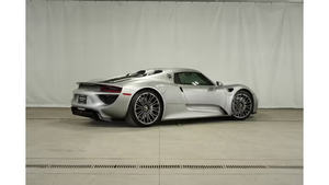 รถยนต์มือสองที่ได้รับการรับรอง LHD/RHD รถปอร์เช่ 918 สไปเดอร์ โรดสเตอร์ ปี 2015 ระบบขับเคลื่อนสี่ล้อ - Product Image 3