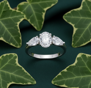 แหวนทองคำขาว 18K ประดับเพชรทรงรี 1.0 กะรัต (สี E) เพาะเลี้ยงในห้องปฏิบัติการ รับรองโดย IGI สไตล์ชาติพันธุ์ สำหรับเป็นของขวัญแต่งงานสำหรับผู้หญิง - Product Image 1