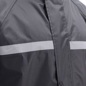 Imperméable en toile à capuche en gros pour hommes, écologique, léger, pour chantier, usage extérieur, couleurs et logos personnalisés - Product Image 3