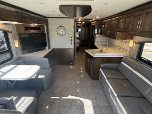 Fournisseur de camping-car d'occasion Thor Motor Coach Com pass 24TF Classe B+ modèle 2018 à vendre - Product Image 5