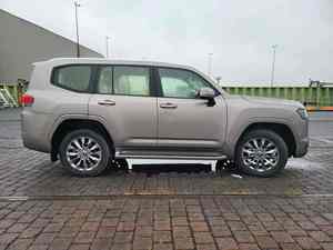 VENTES DE TOYOTA LAND CRUISER 300 GXR SUV XTREME Edition D'OCCASION - Product Image 2