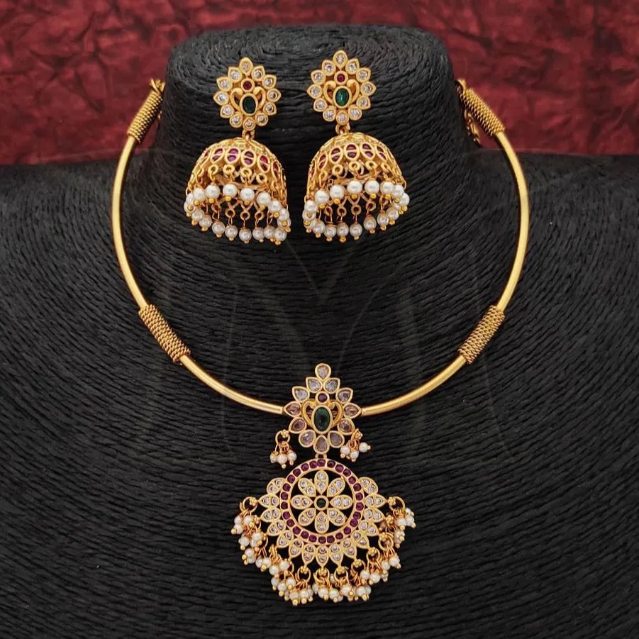 Bijoux religieux de l'Inde Kemp Jewelry Matte Gold Polish Traditional Designer Party Wear Fancy Style Kemp Short Necklace Set