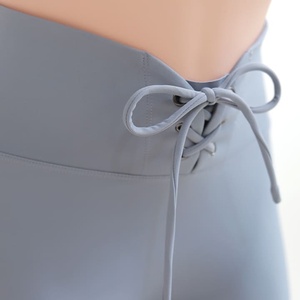Shorts de yoga à compression taille haute |   Taille élastique avec cordon de serrage pour un effet ventre plat |   Spandex et nylon respirants |   Logo personnalisé OEM ODM - Product Image 4
