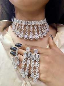 Hermoso conjunto de gargantilla de diamantes americanos con corte de estrella polaca de plata de diseñador con pendientes largos y Maang Tikka perfecto para ropa de fiesta - Product Image 3