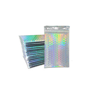 Gardez vos produits en sécurité pendant le transport avec les enveloppes rembourrées Sacs Holographic Bubble Mailer disponible - Product Image 6