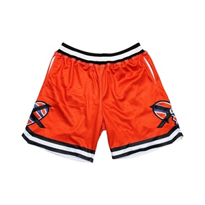 Short de fitness en maille Deux poches à ourlet latéral profond Short en maille basique pour homme Coupe courte Conception personnalisée Sublimation et broderie - Product Image 2