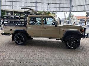 Toyota Land Cruiser Pickup 4x4 Doble Cabina 2024, Seminuevo, con Asientos de Cuero y Cámara Trasera - Product Image 5