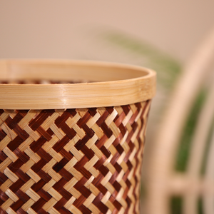 ตะกร้าทรงกลมทำจากไม้ไผ่ทอมือ พร้อมลวดลายตกแต่งและสีธรรมชาติ - Product Image 2