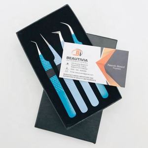 Pinzas para Pestañas con Logotipo Grabado Personalizado Profesional, Acero Inoxidable Sostenible, Agarre Fuerte, Diseño Puntiagudo, Extensiones de Pestañas - Product Image 1
