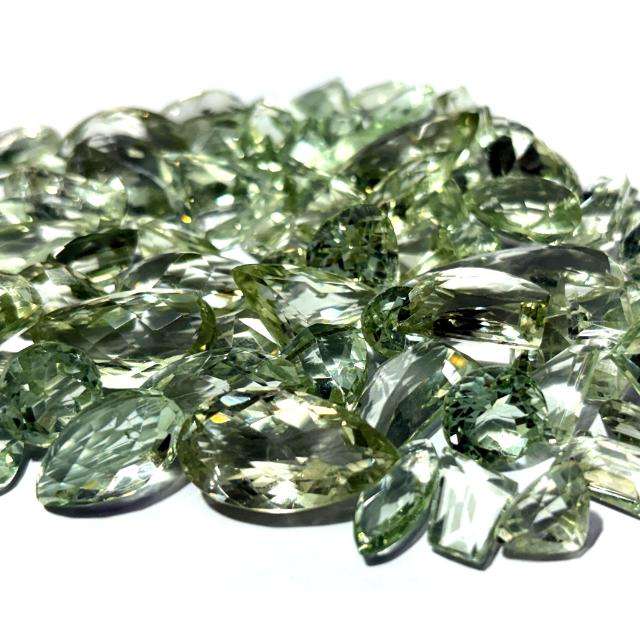 สีเขียว